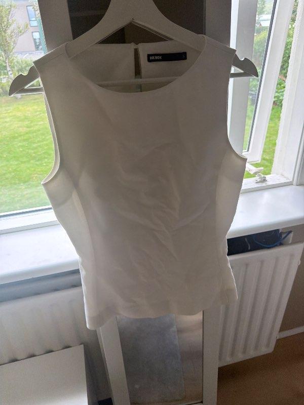 Hvítur backless bolur