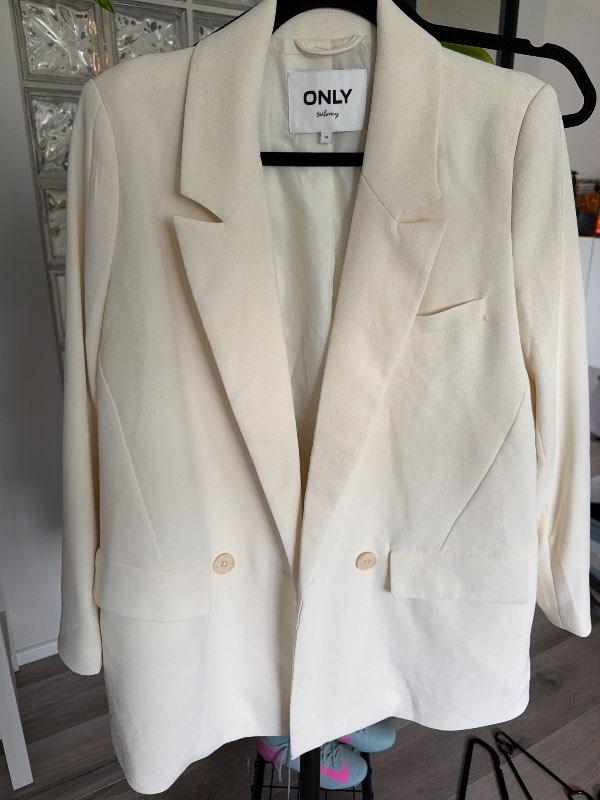 Hvítur blazer only