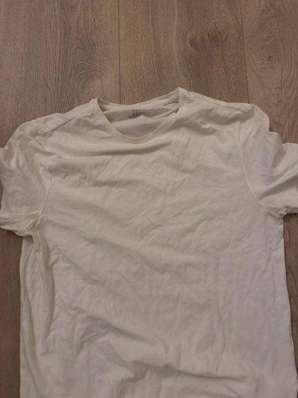 Hvítur bolur