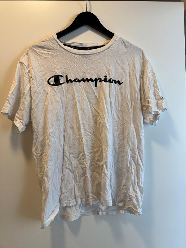 Hvítur champion bolur