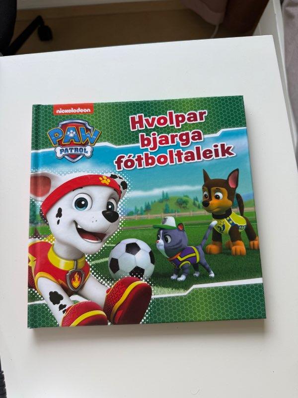 Hvolpar bjarga leik bók