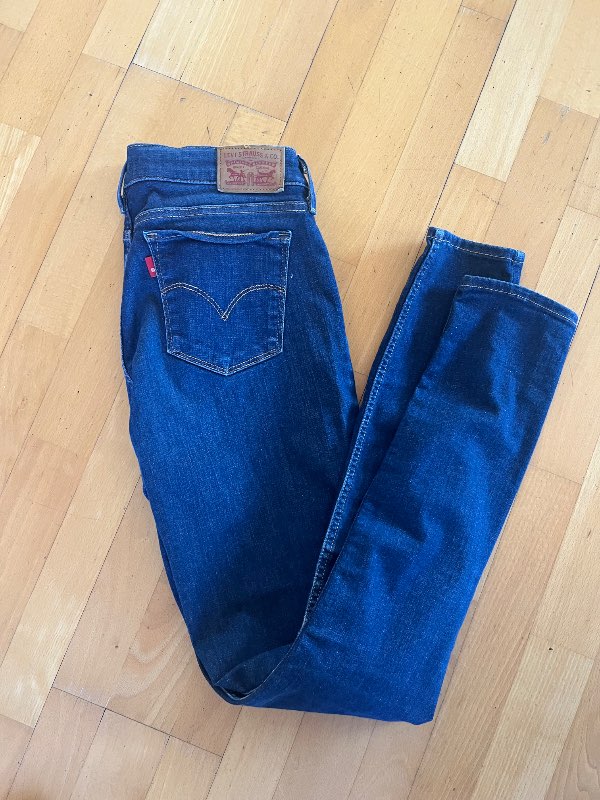 Levis