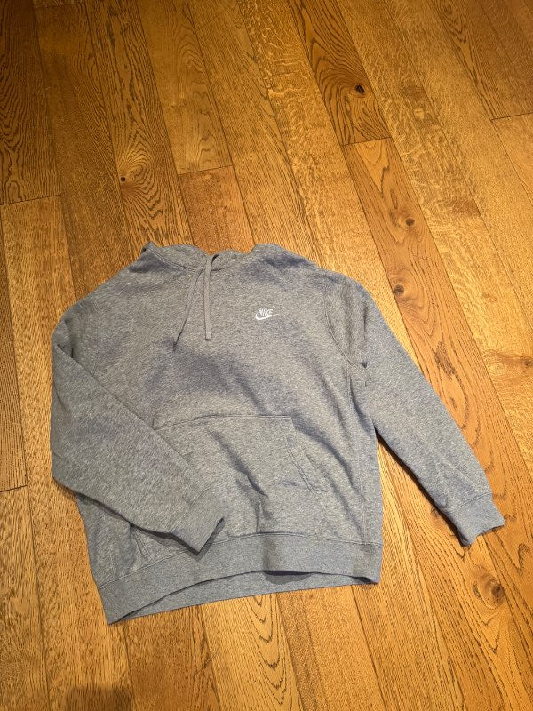 Grá hettupeysa (nike)