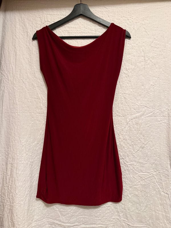 Vínrauður kjóll - opið bak