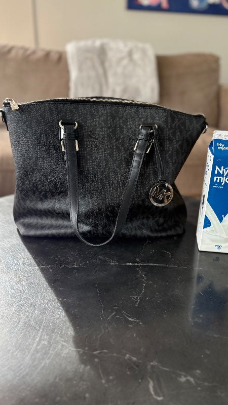 Michael Kors taska