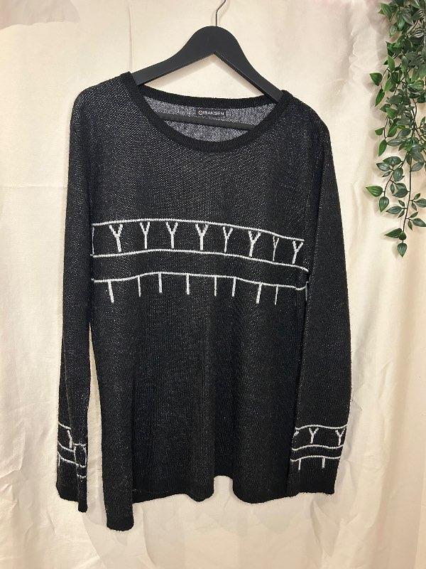 Isaksen tattoo jumper