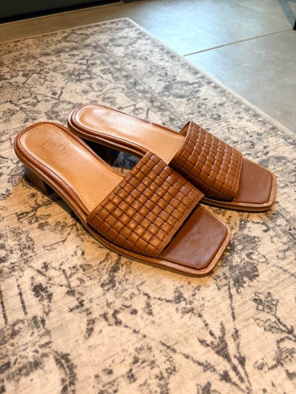 Jodis sandalar
