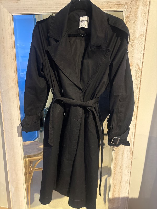Kápa bershka svört