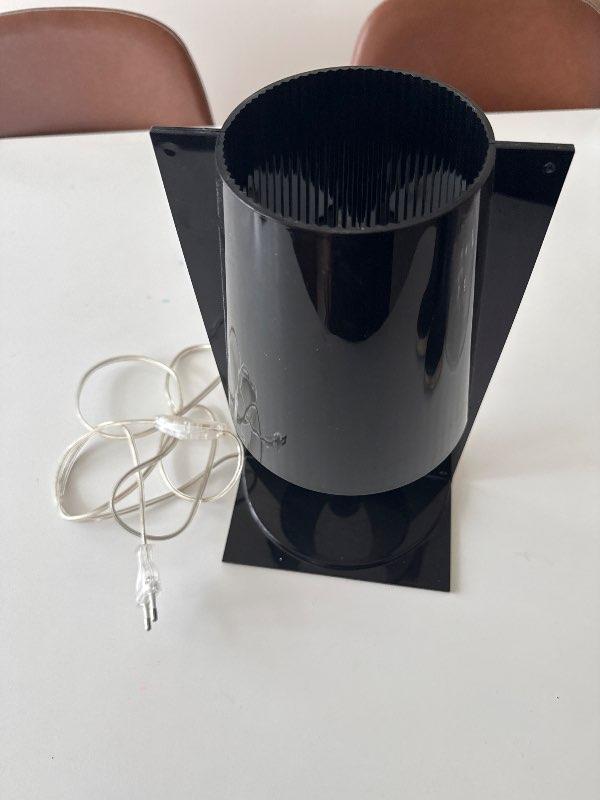 Kartell lampi svartur