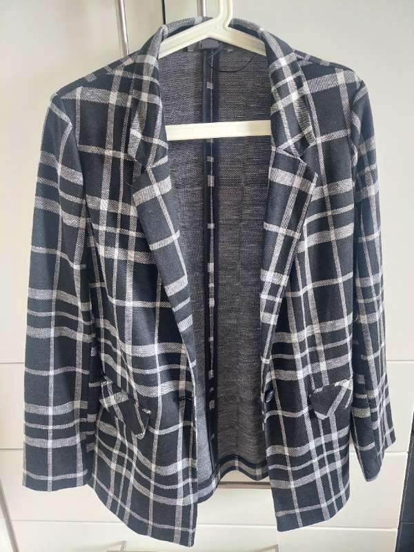 Köflótt blazer