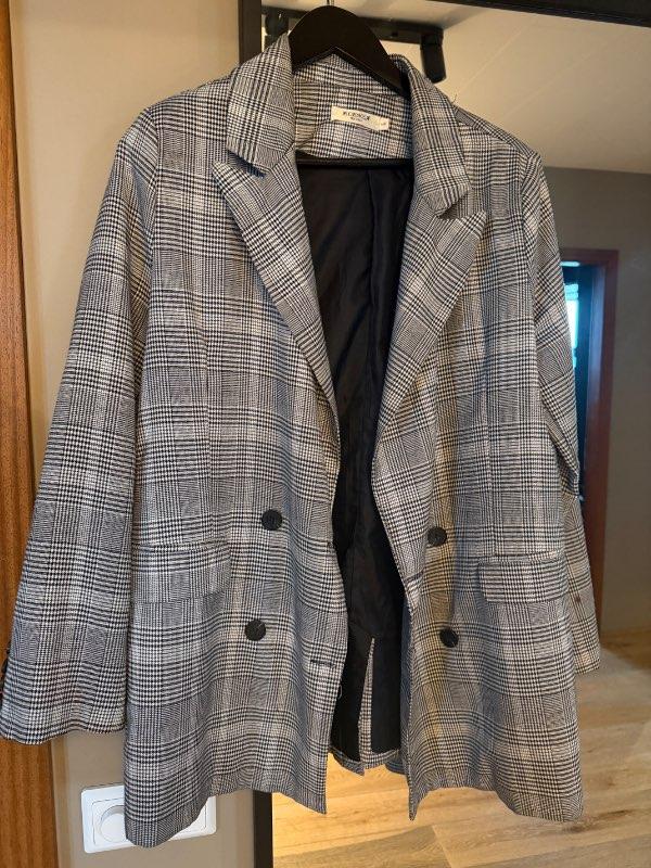 Köflóttur blazer