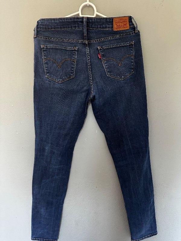 Levi’s dökkbláar gallabuxur
