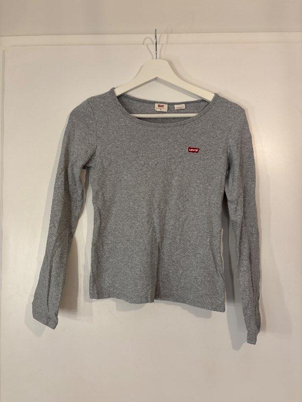 Levi’s grá peysa