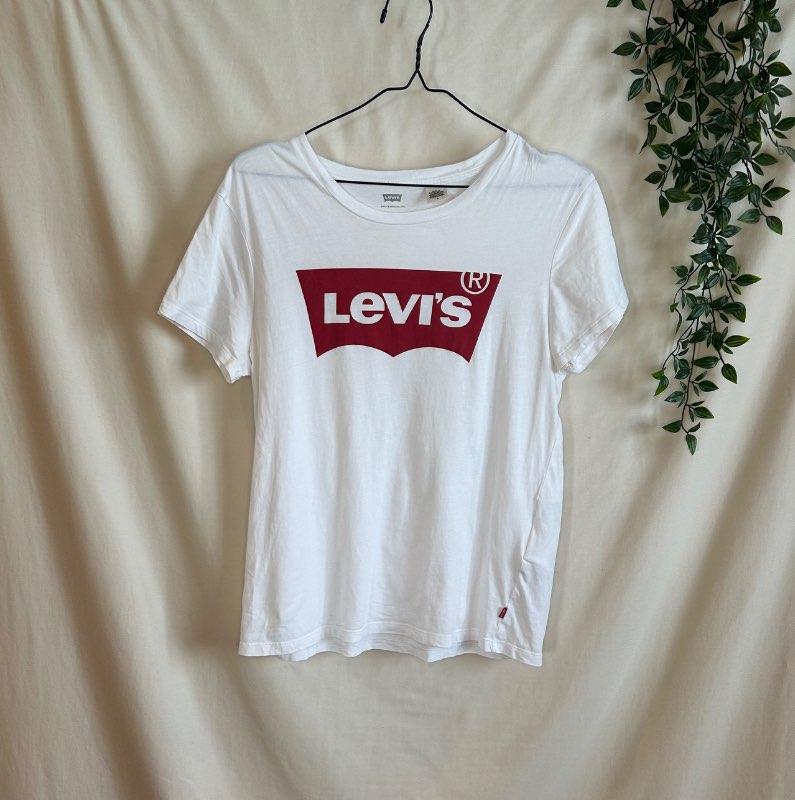Levis bolur