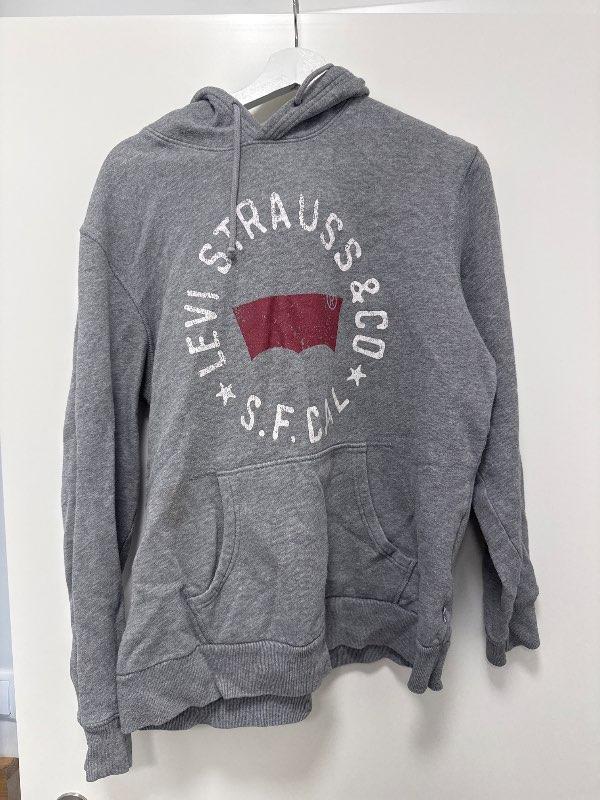 Levis hettupeysa
