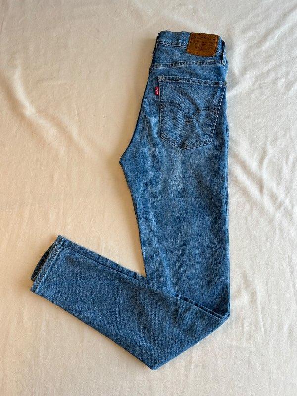 Levis ljósar w27