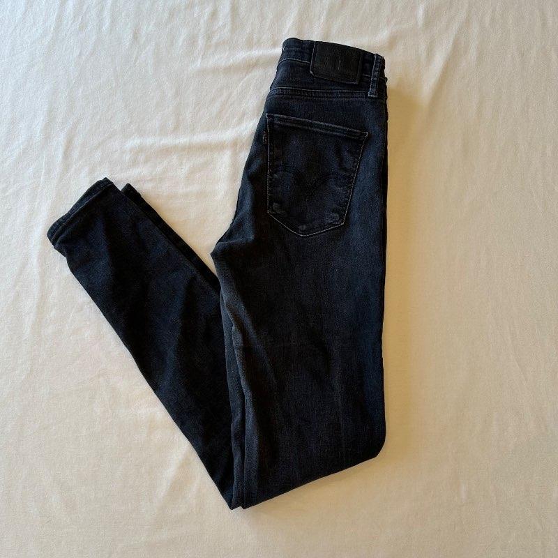 Levis svartar