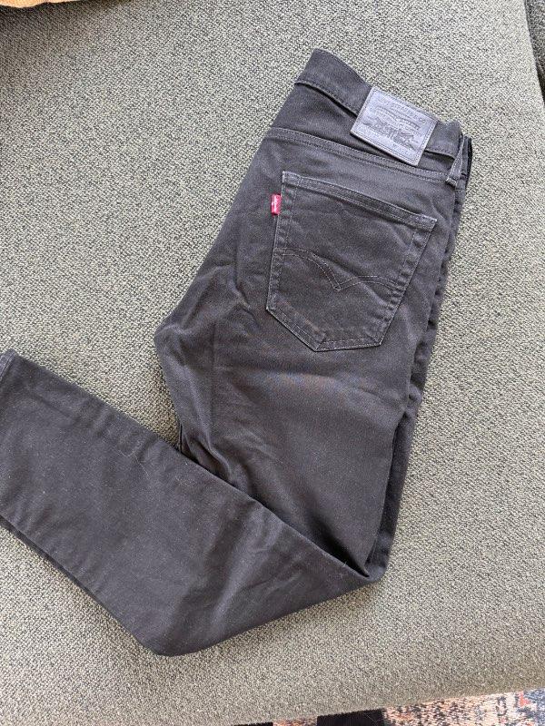 Levis svartar herra buxur