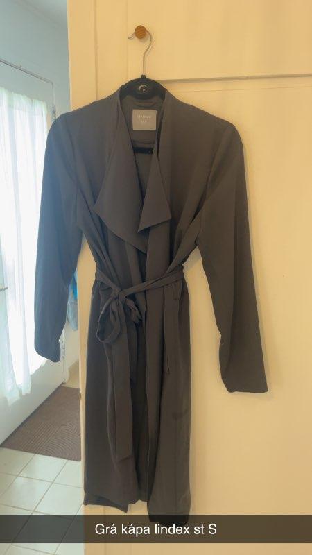 Lindex grá kápa