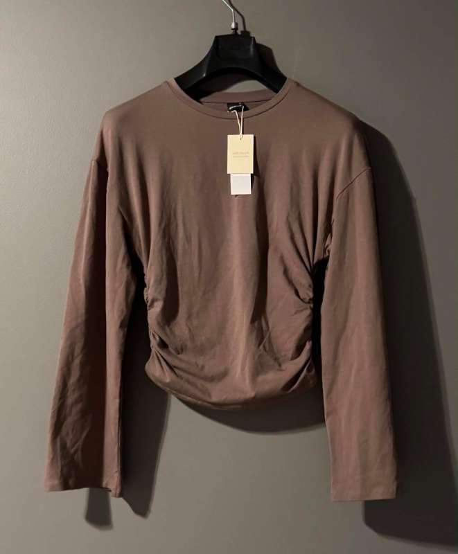 Ljósbrúnn bolur frá Gina Tricot - ónotaður