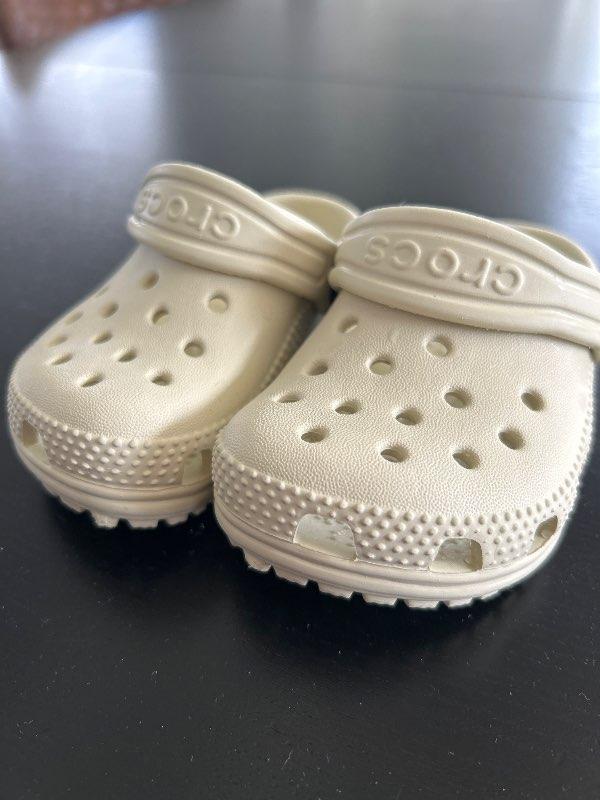 Ljósir Crocks ónotaðir