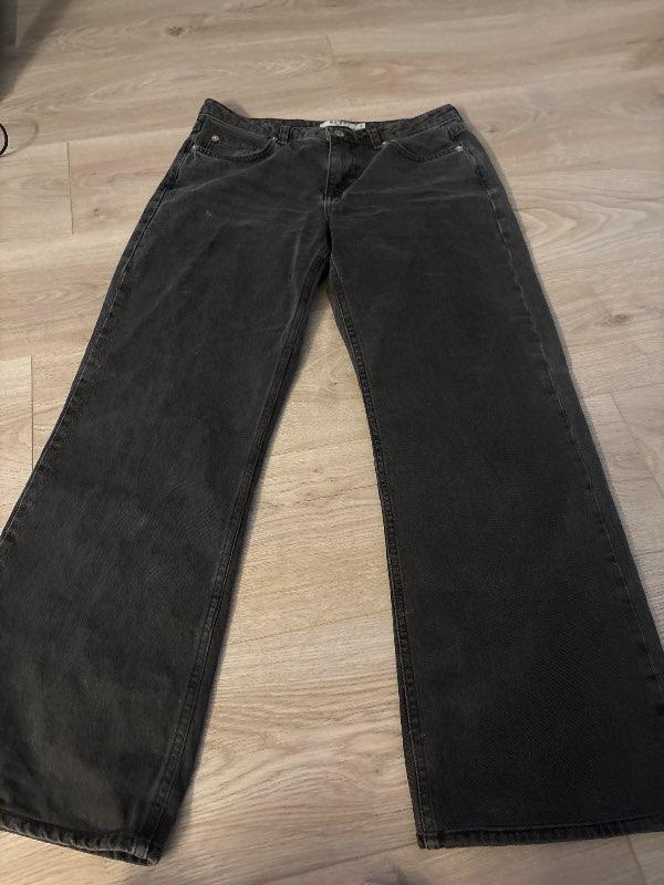 Low waist dökk gráar buxur