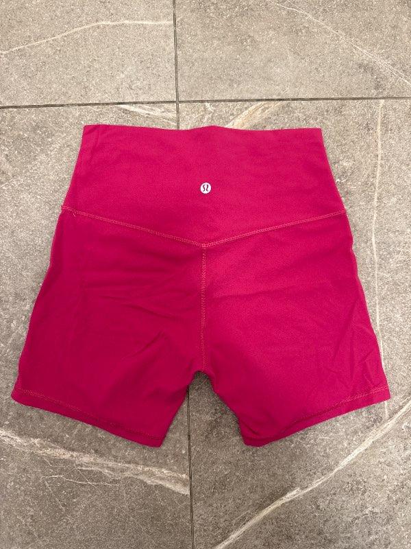 Lulu lemon stuttbuxur dökkbleikar
