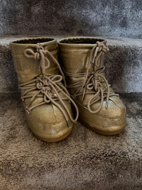 Moon Boots