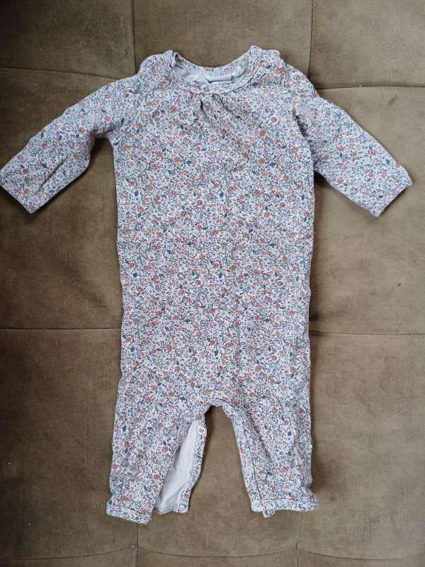 Mynstraður onesie