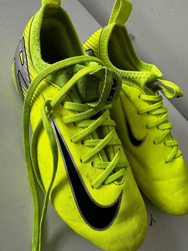 NIKE takkaskór