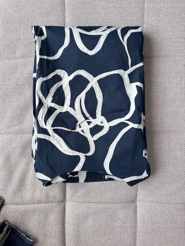 Navy mynstraður kjóll