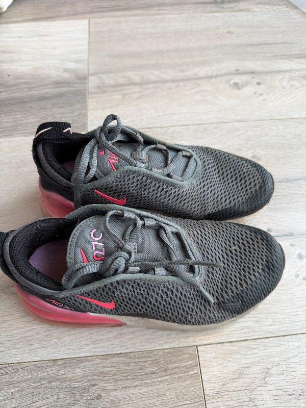 Nike 270