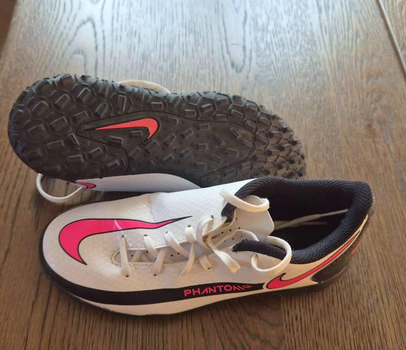 Nike Gervigrasskór (ath var áritun, að hverfa)