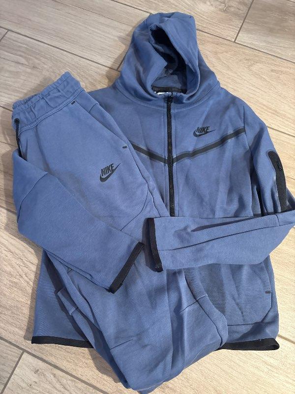 Nike L blá