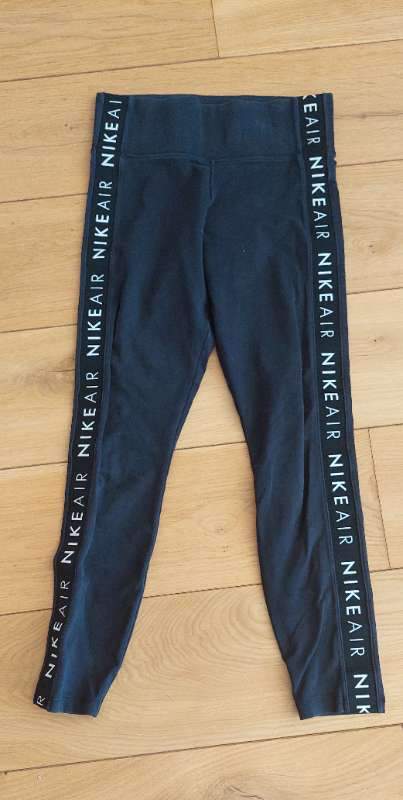 Nike air svartar æfingabuxur með logo á hliðum
