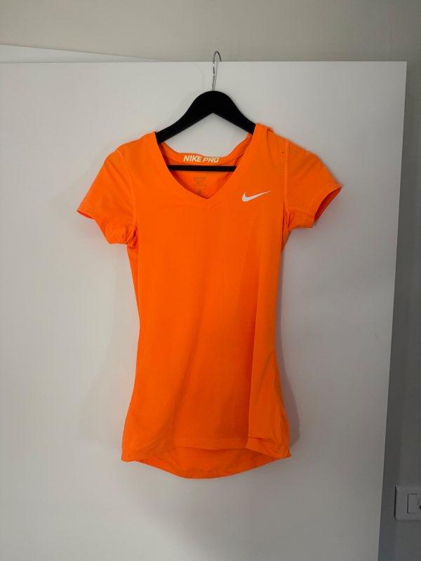 Nike appelsínugulur bolur
