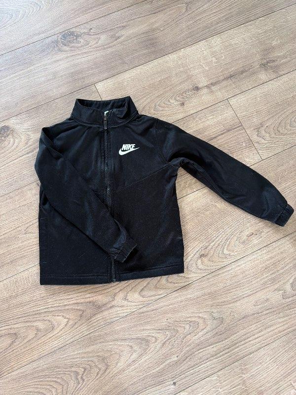 Nike barna svört
