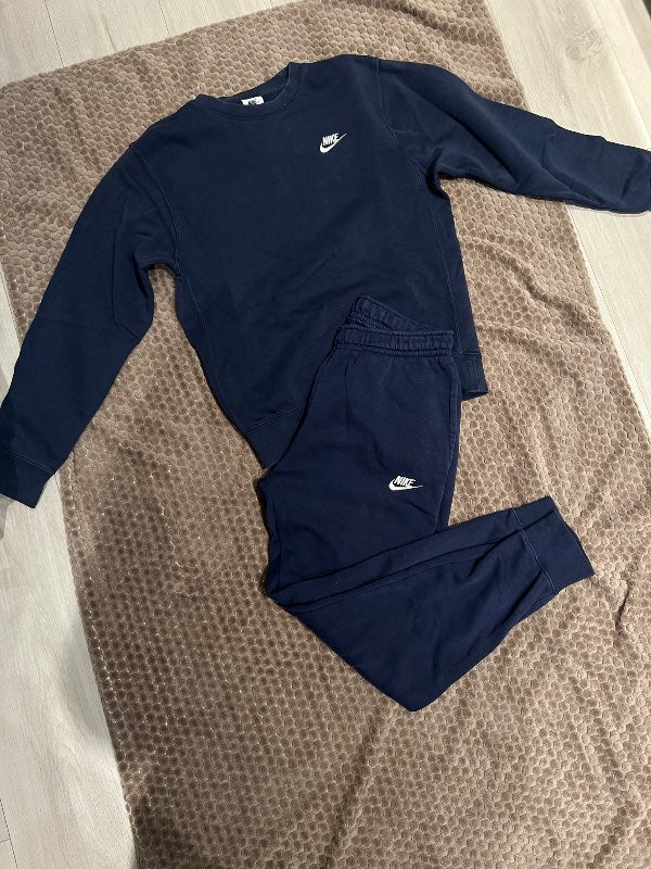 *Nike blár galli