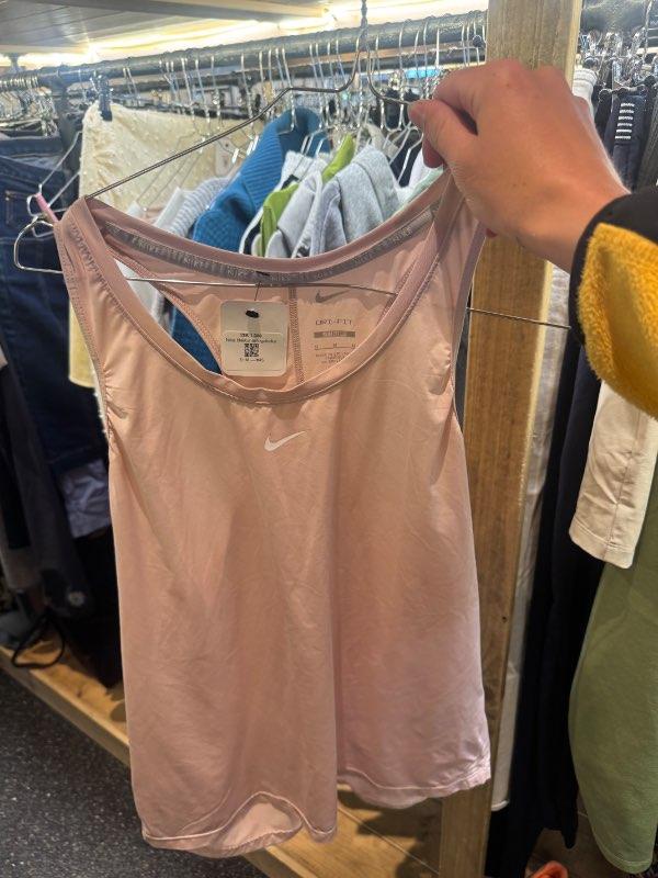 Nike bleikur æfingabolur