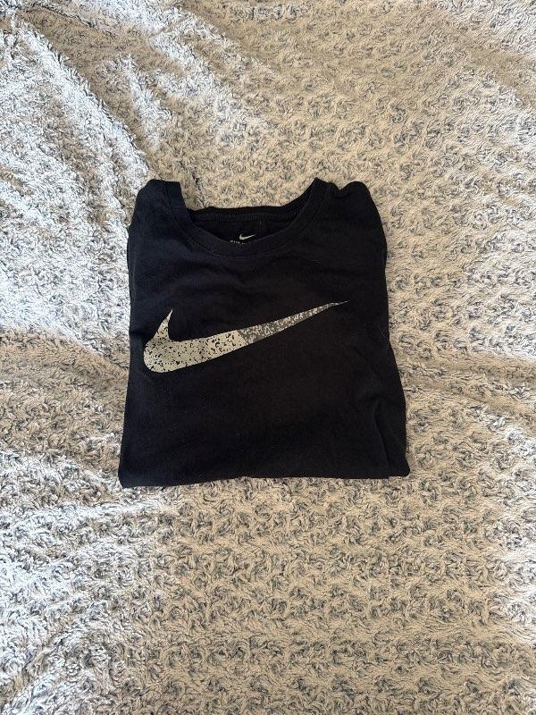 Nike bolur, svartur stutterma