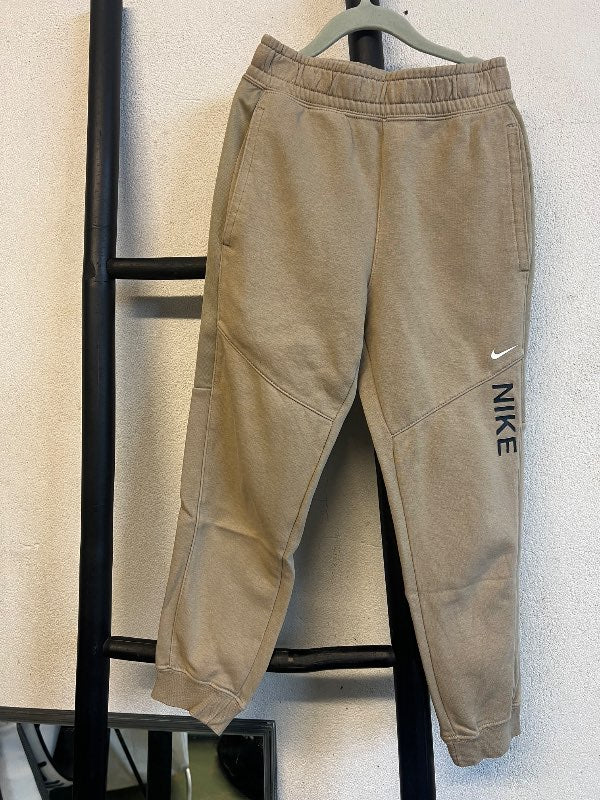 *Nike brúnar buxur