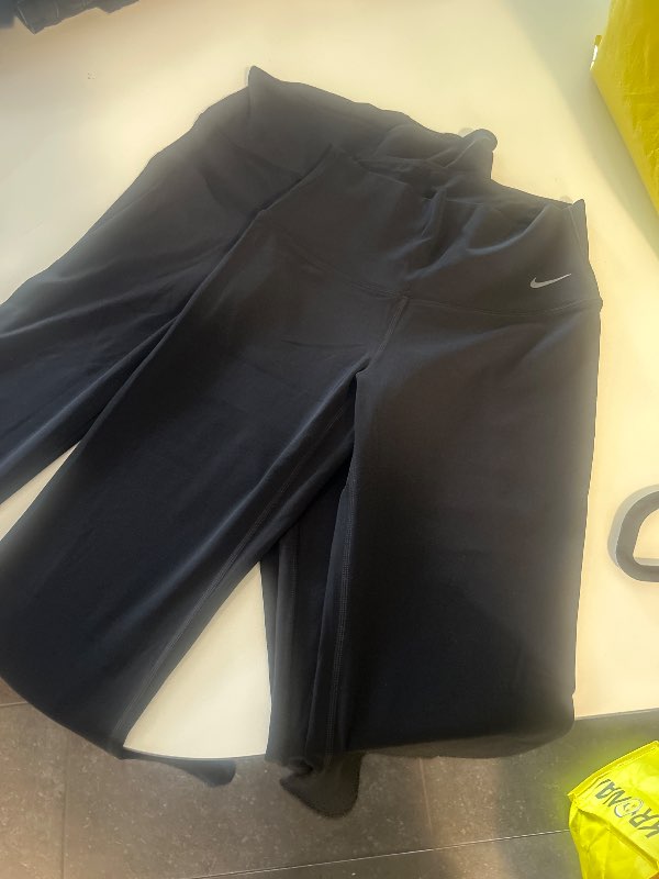 Nike buxur svartar