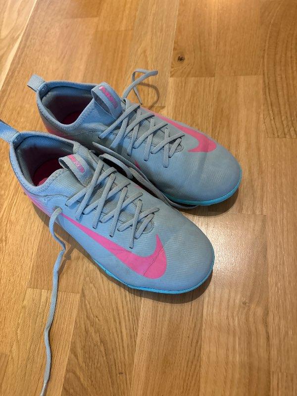 Nike gervigrasskór