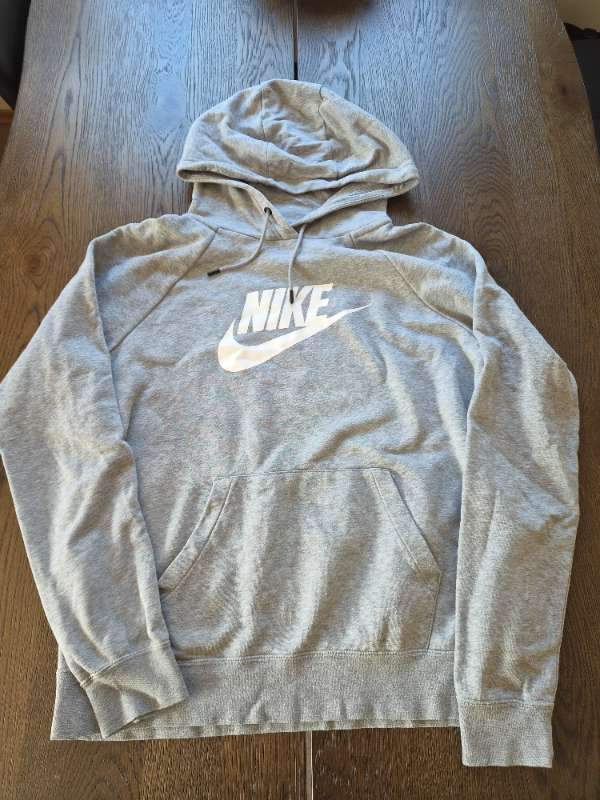 Nike grá peysa
