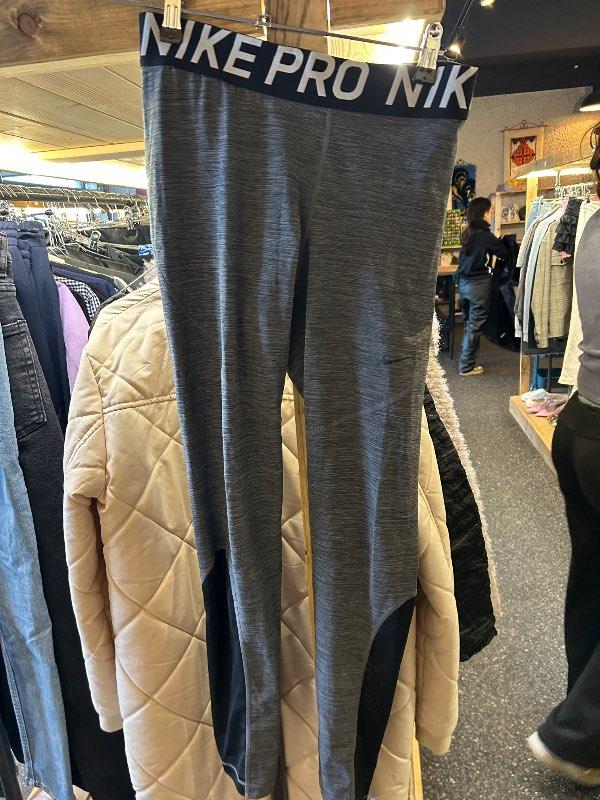 Nike gráar
