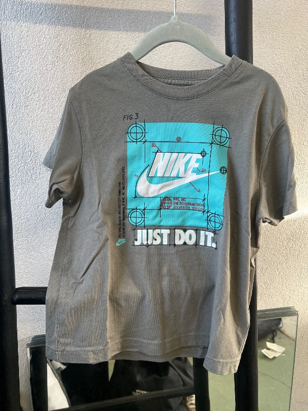 *Nike grænn bolur
