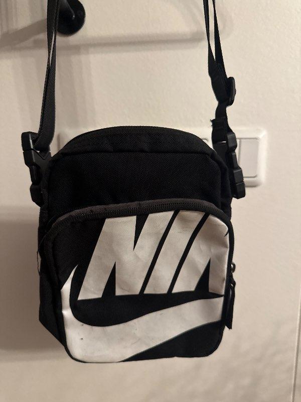 Nike hliðartaska