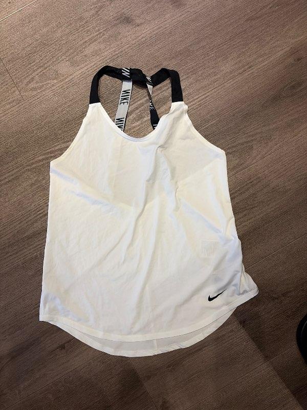 Nike hlírabolur