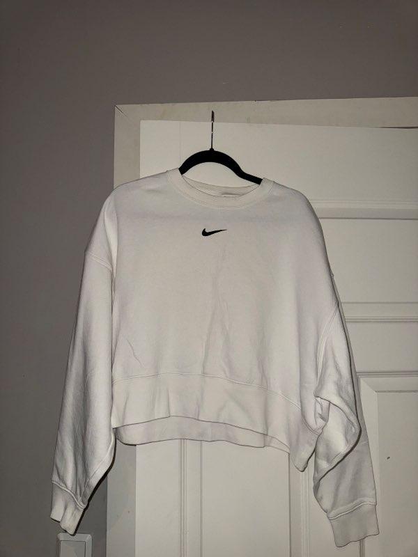 Nike hvít peysa