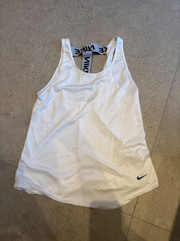 Nike hvítur íþróttabolur